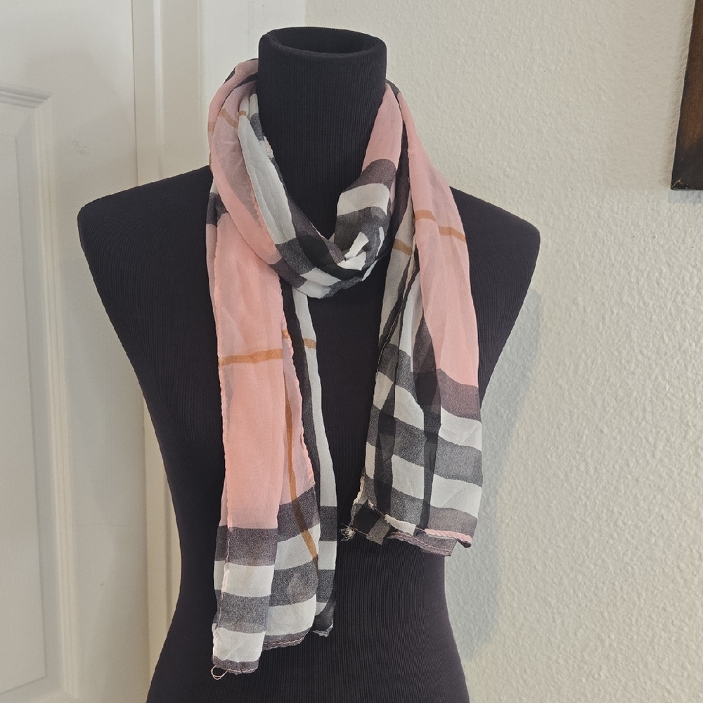 Elegant Pink and Black Checkered Scarf
